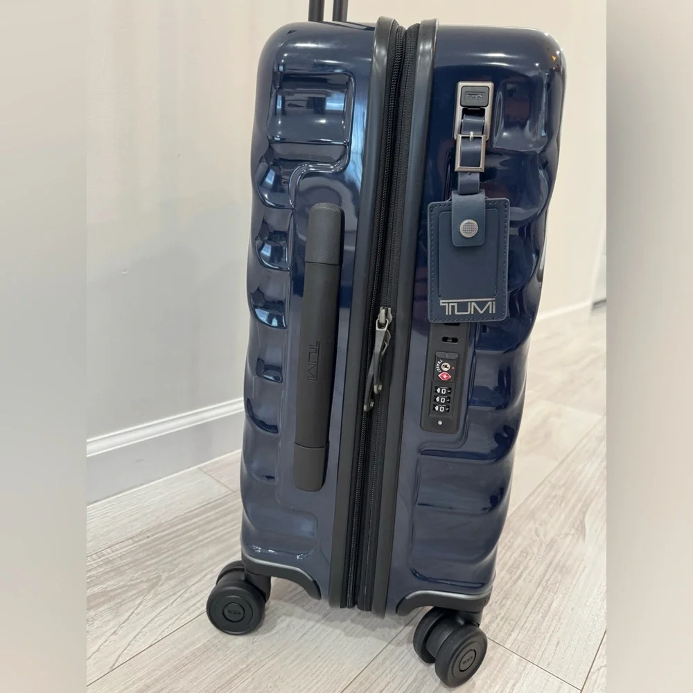 TUMI 19 DEGREE Continental Expandable 4 Wheeled Carry-On Blue